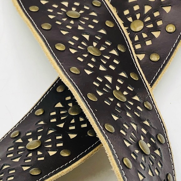 OLD NAVY CUTOUT BELT - Picture 2 of 16